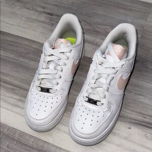 Nike White and Light Pink Sneakers